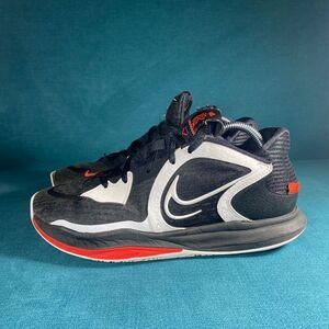 Size 8.5 - Men’s Nike Kyrie low 5 bred dominoes shoes